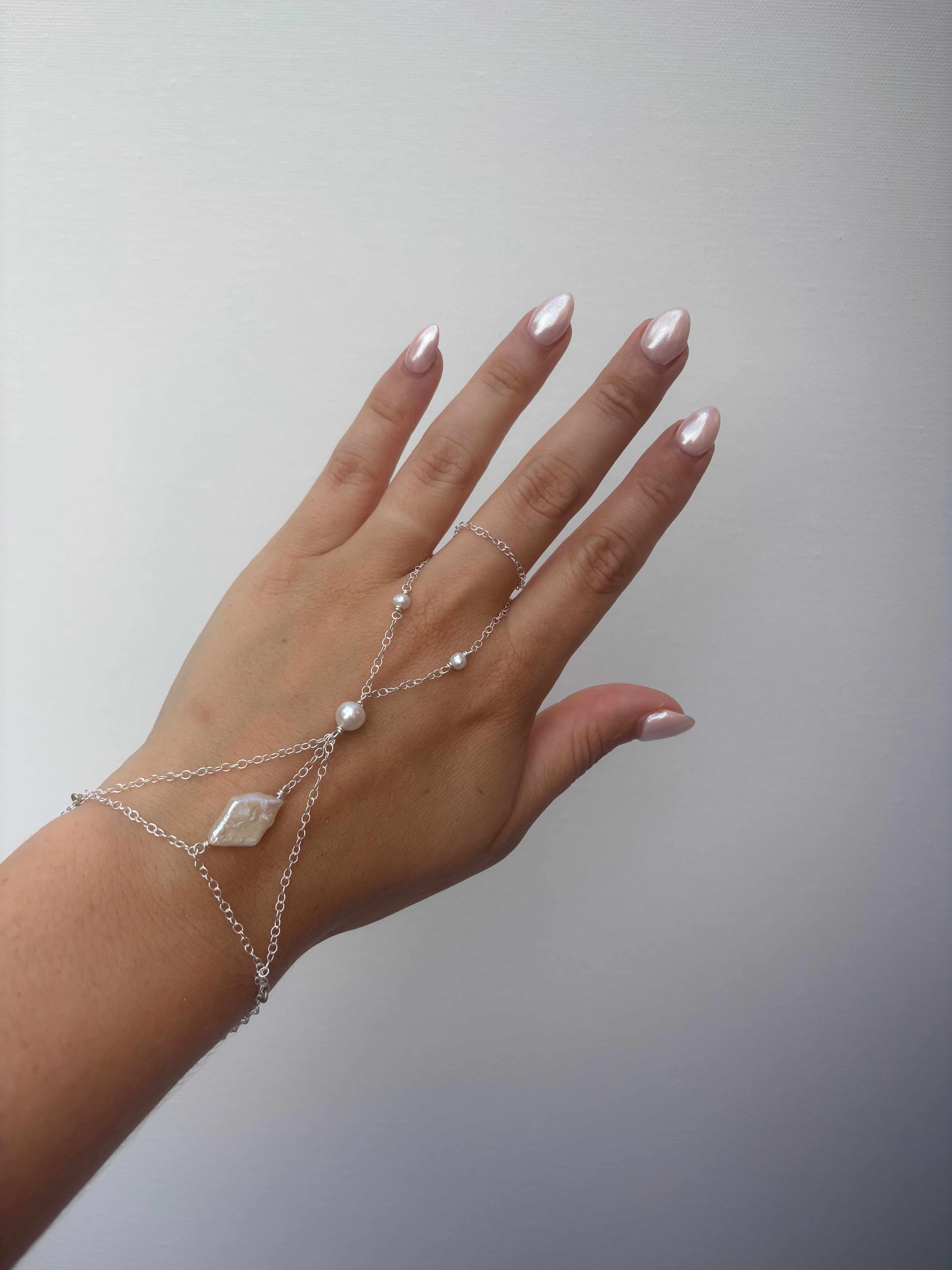 The Vela Hand Chain