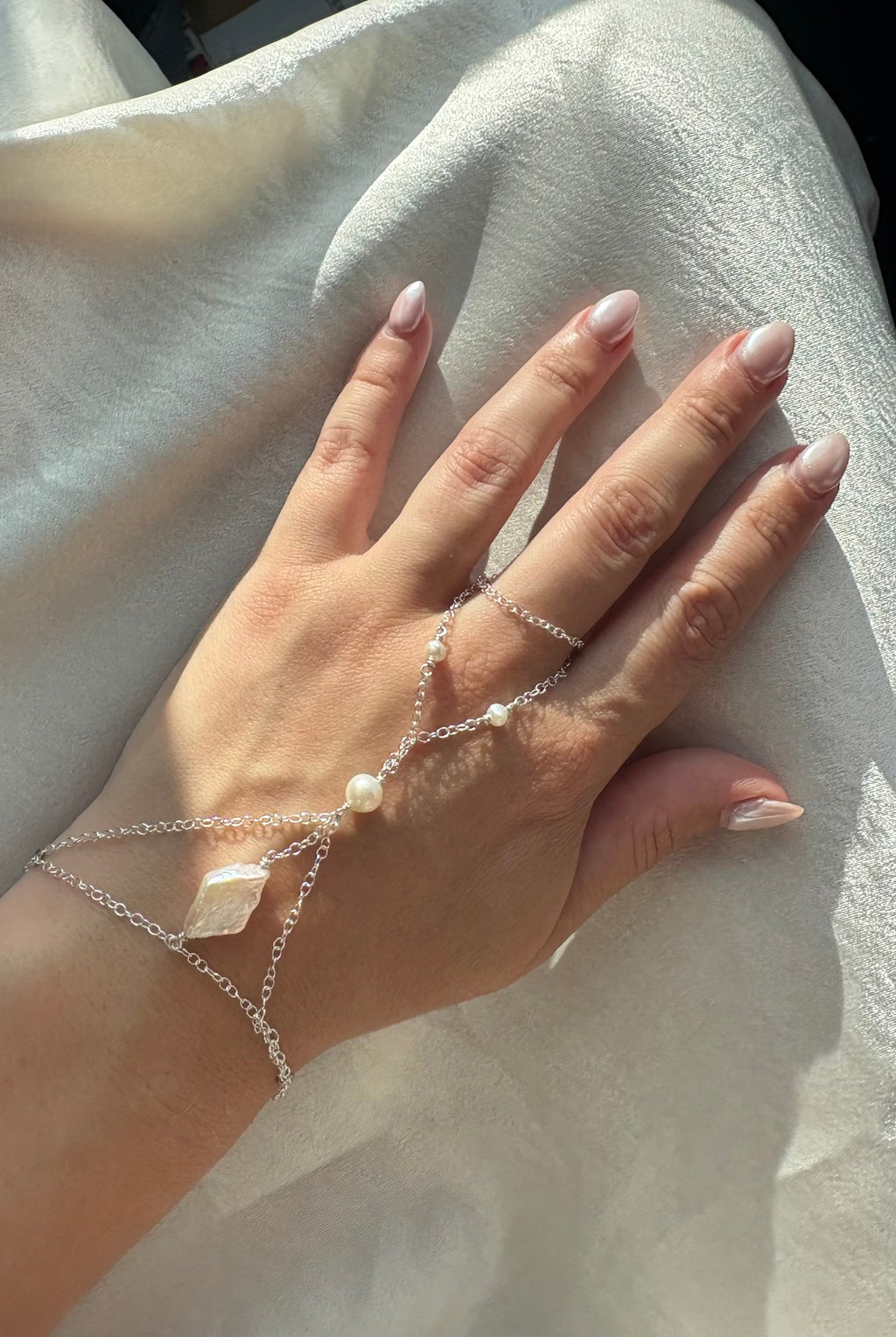 The Vela Hand Chain
