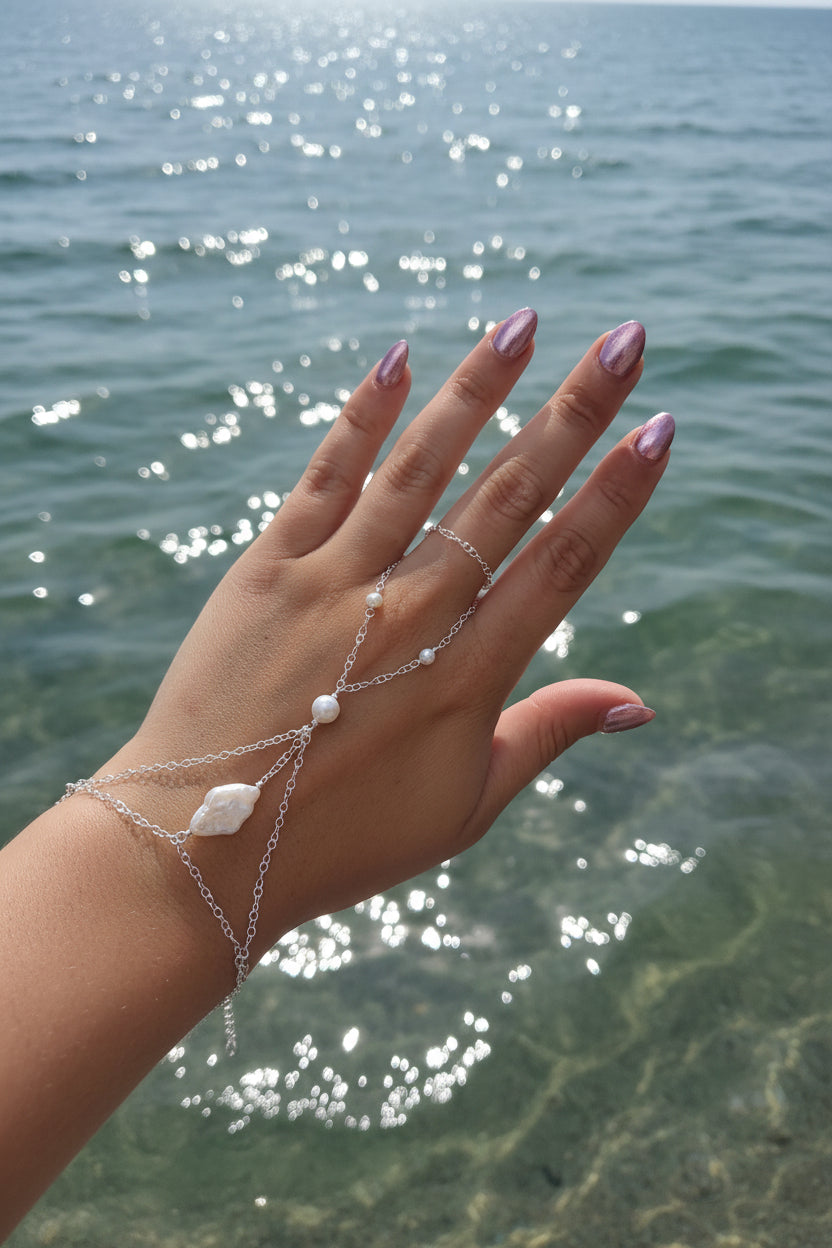 The Vela Hand Chain